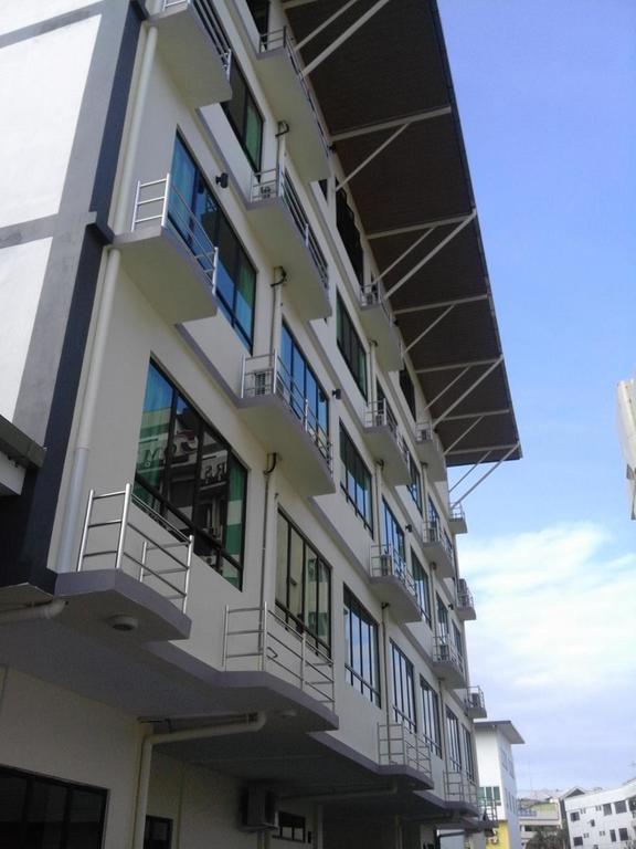101 Hotel Miri Buitenkant foto