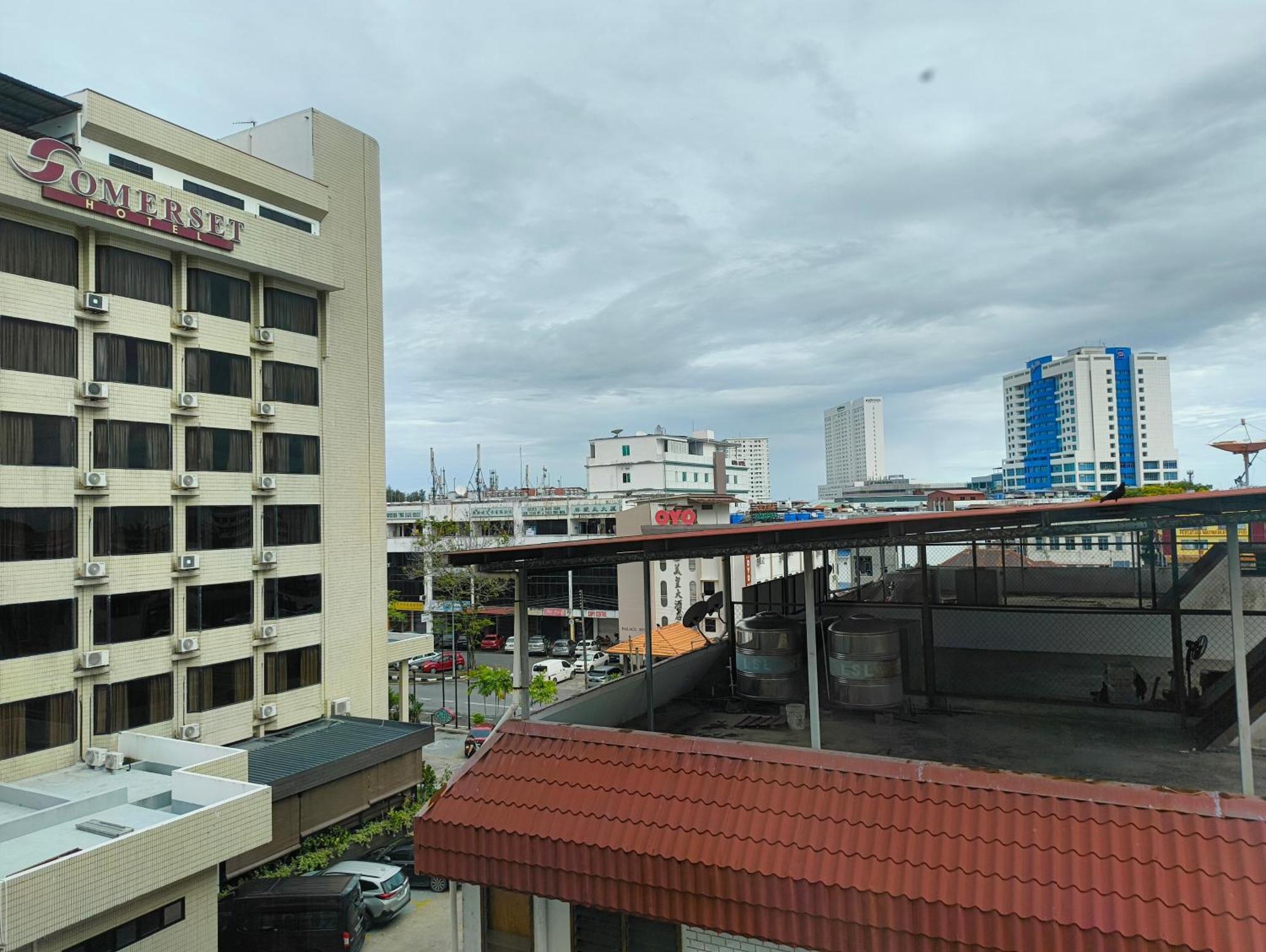 101 Hotel Miri Buitenkant foto