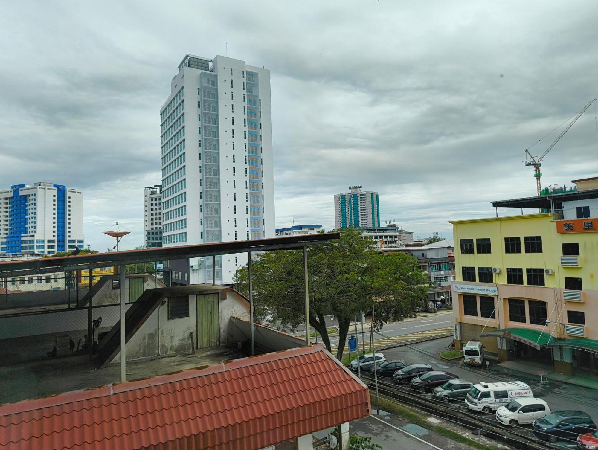 101 Hotel Miri Buitenkant foto