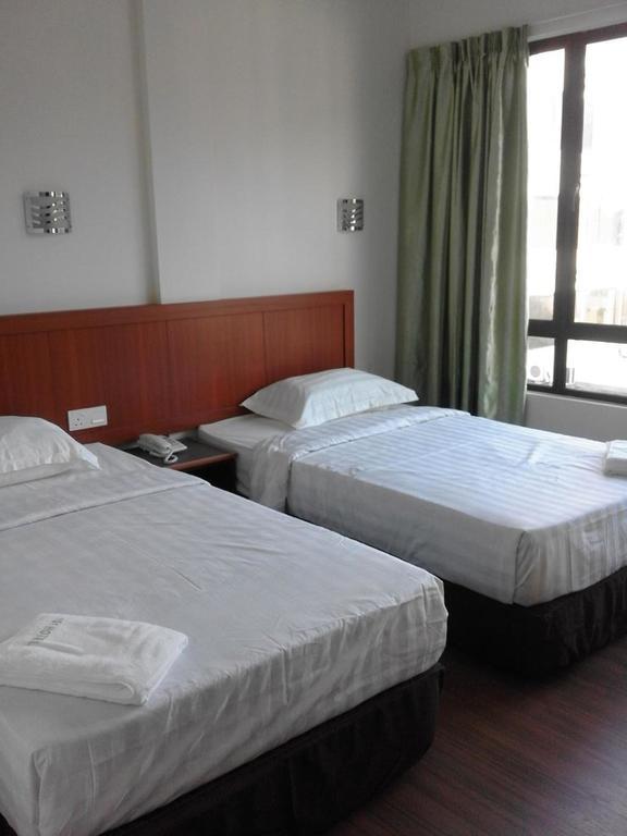 101 Hotel Miri Buitenkant foto