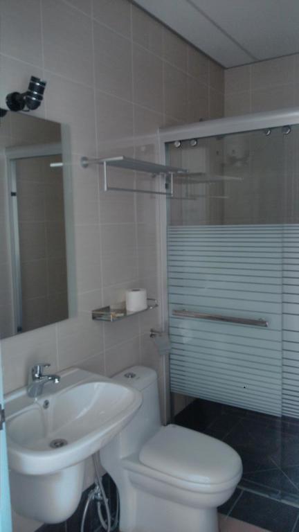 101 Hotel Miri Buitenkant foto