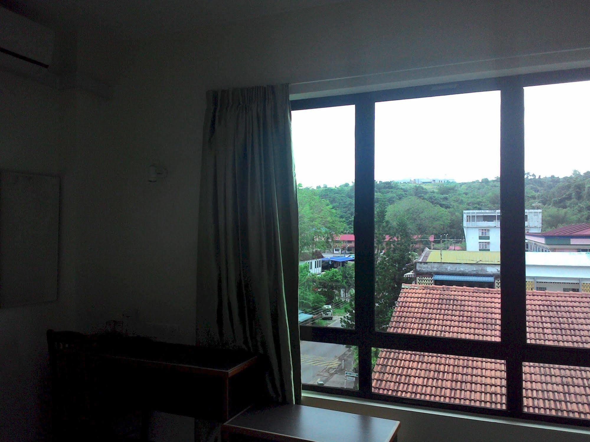 101 Hotel Miri Buitenkant foto