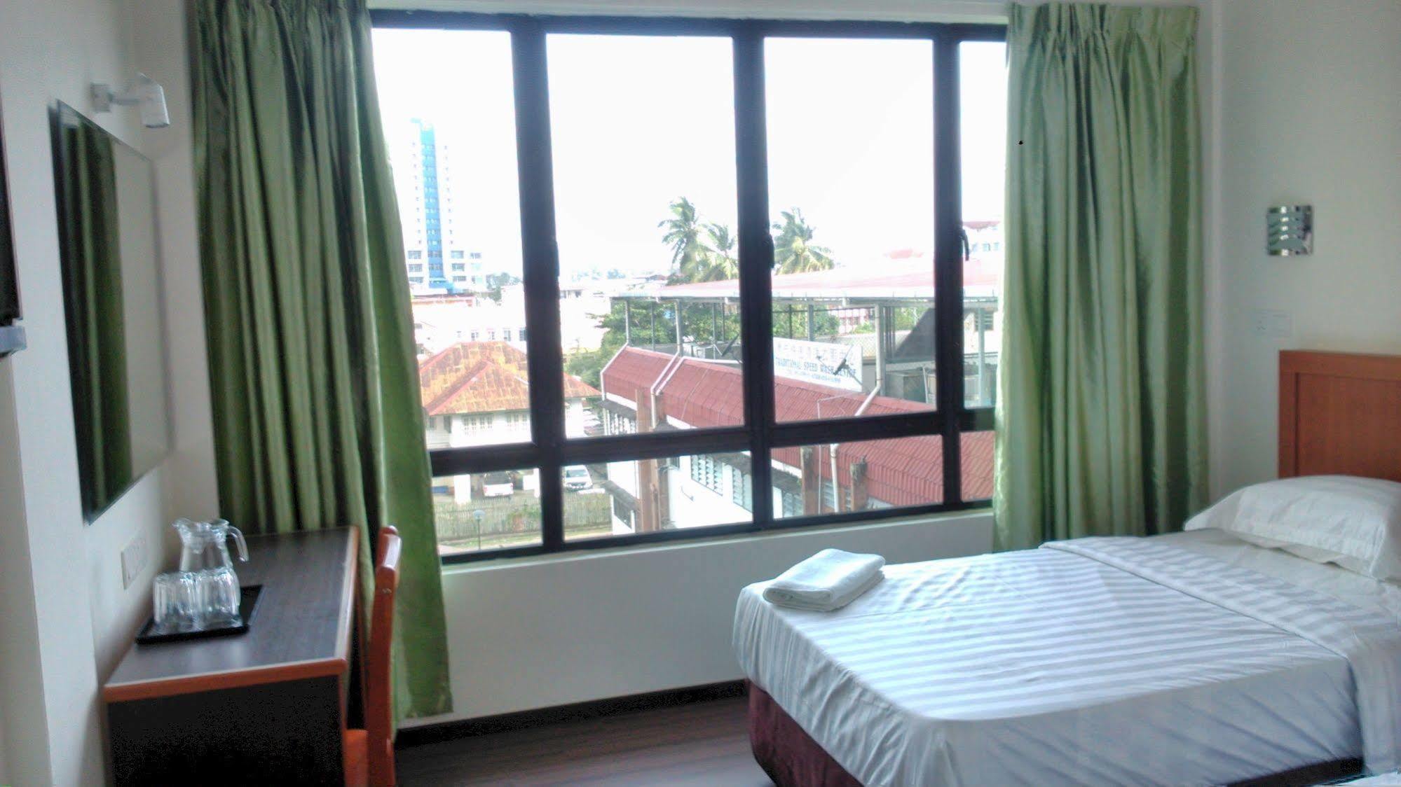 101 Hotel Miri Buitenkant foto