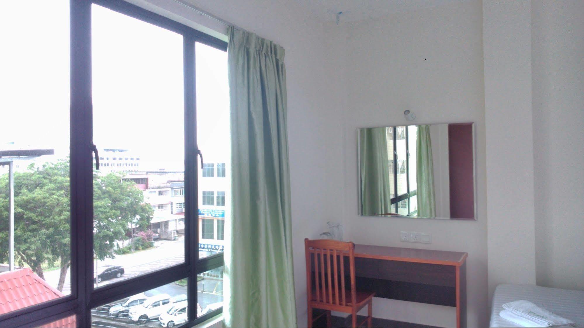 101 Hotel Miri Buitenkant foto